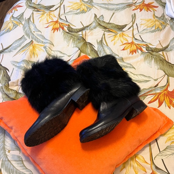 Black leather Via Spiga boots with fur. Size 8. Great condition! Gently worn! - Picture 3 of 6